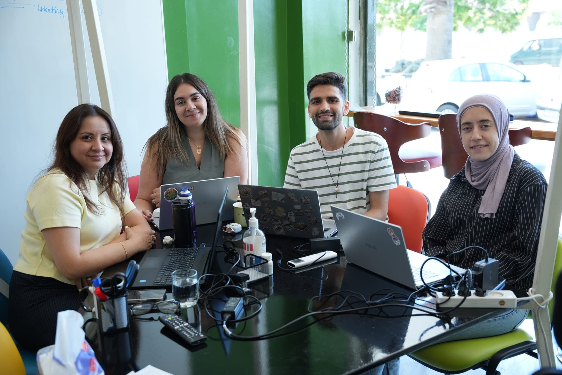 Mentorship clinic session between an advisor and an entrepreneur in Tripoli